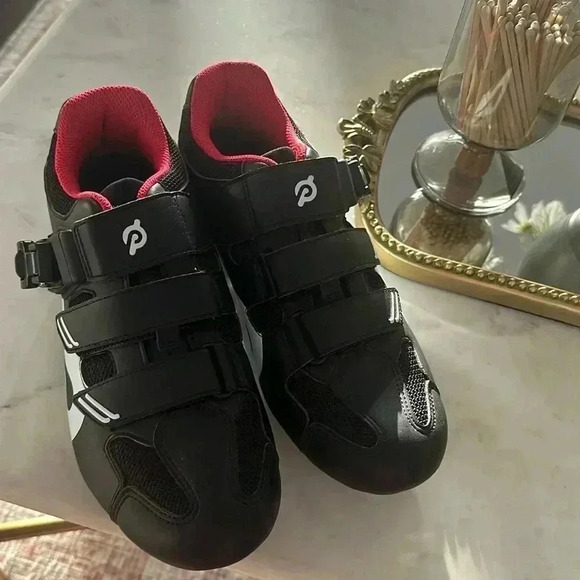 PELOTON SHOES SIZE 39 - Picture 1 of 5
